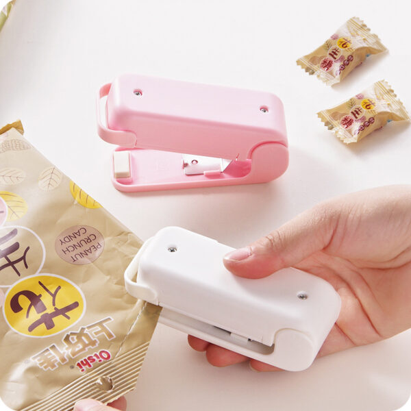 Seal It Fresh: Portable Mini Food Bag Sealer for Kitchen Storage and Snacks