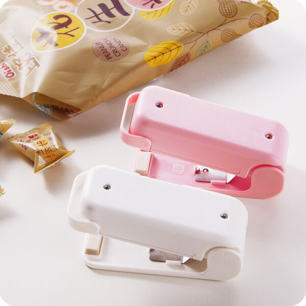 Seal It Fresh: Portable Mini Food Bag Sealer for Kitchen Storage and Snacks